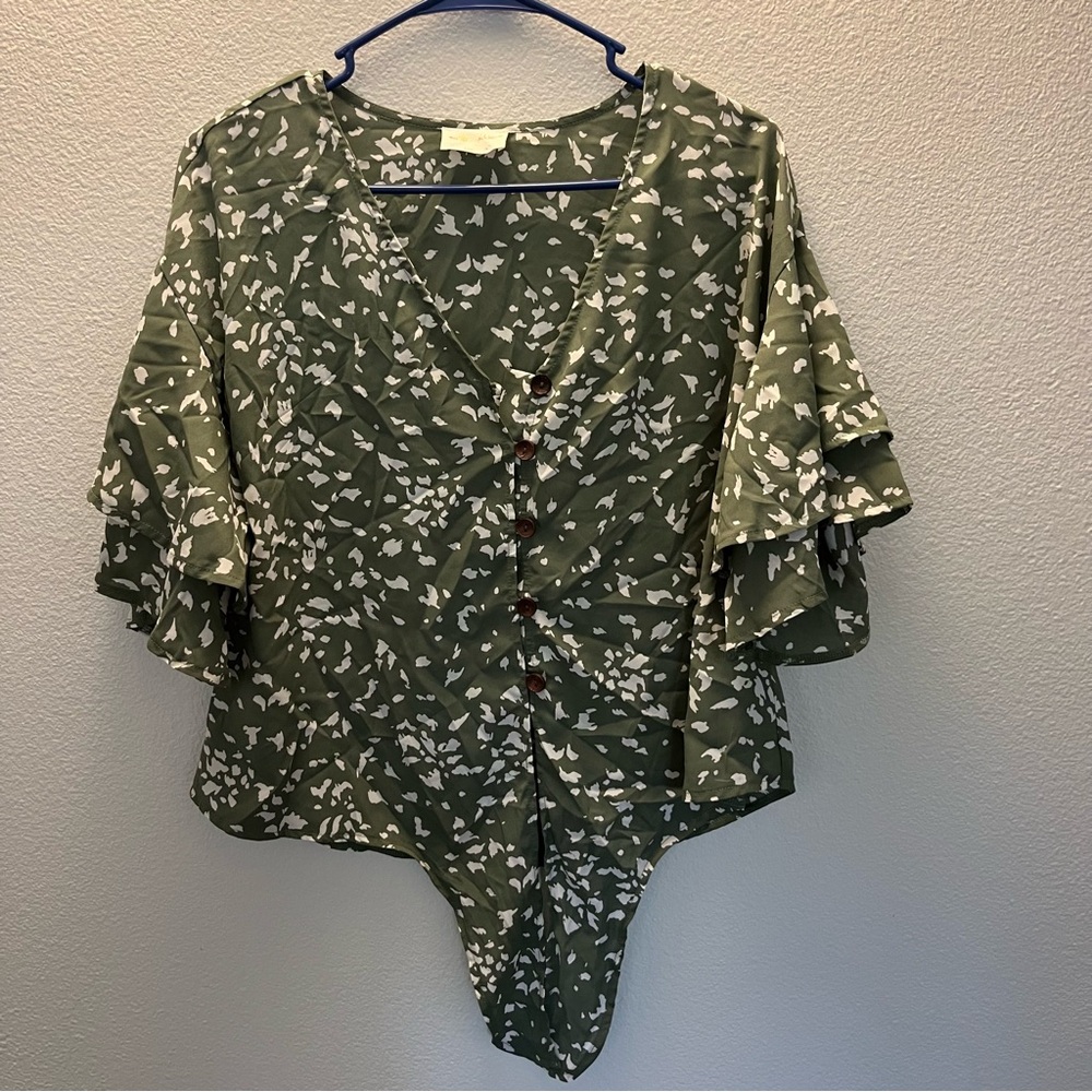Green and White Ruffled Flutter Sleeve Blouse